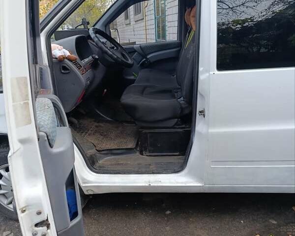 Белый Мерседес Вито, объемом двигателя 2.3 л и пробегом 382 тыс. км за 3568 $, фото 5 на Automoto.ua