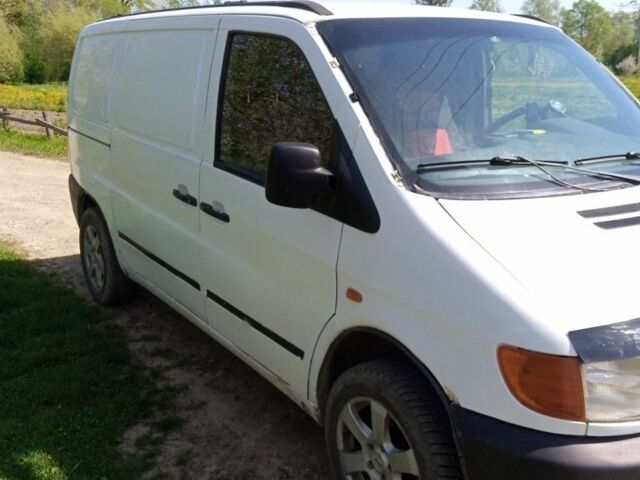 Белый Мерседес Вито, объемом двигателя 2.3 л и пробегом 200 тыс. км за 2300 $, фото 1 на Automoto.ua