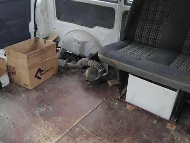 Белый Мерседес Вито, объемом двигателя 2.3 л и пробегом 700 тыс. км за 2000 $, фото 6 на Automoto.ua