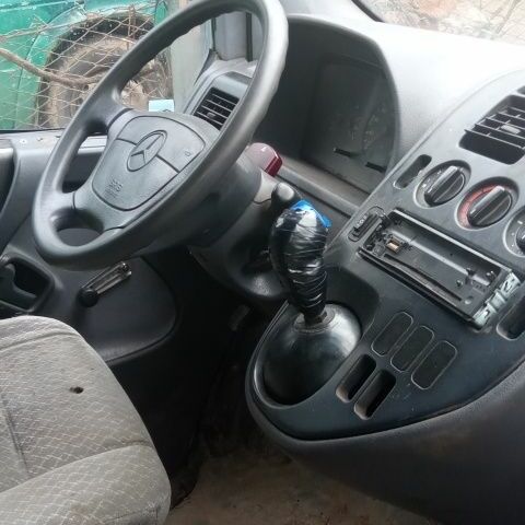 Белый Мерседес Вито, объемом двигателя 2.3 л и пробегом 500 тыс. км за 1000 $, фото 9 на Automoto.ua