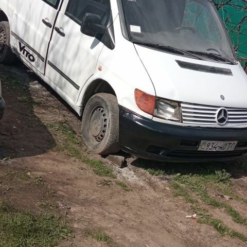 Белый Мерседес Вито, объемом двигателя 2.3 л и пробегом 500 тыс. км за 1000 $, фото 13 на Automoto.ua