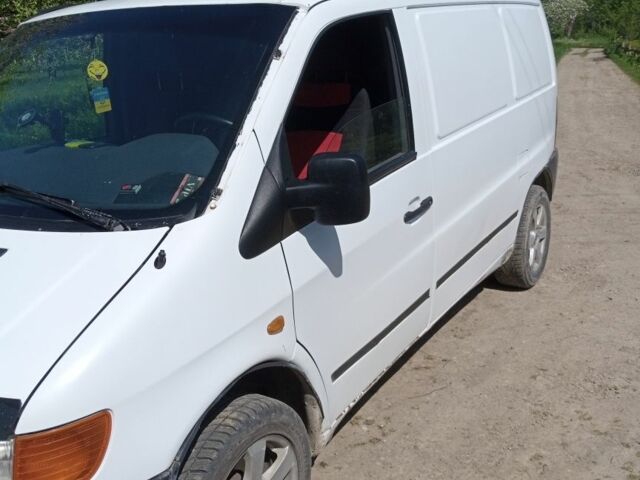 Белый Мерседес Вито, объемом двигателя 2.3 л и пробегом 200 тыс. км за 2300 $, фото 2 на Automoto.ua