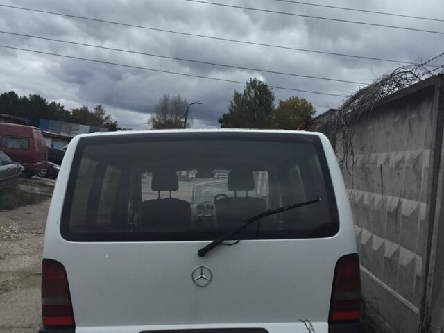 Белый Мерседес Вито, объемом двигателя 2.3 л и пробегом 380 тыс. км за 2700 $, фото 2 на Automoto.ua