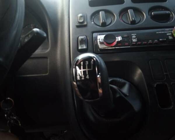 Белый Мерседес Вито, объемом двигателя 2.2 л и пробегом 367 тыс. км за 3750 $, фото 2 на Automoto.ua