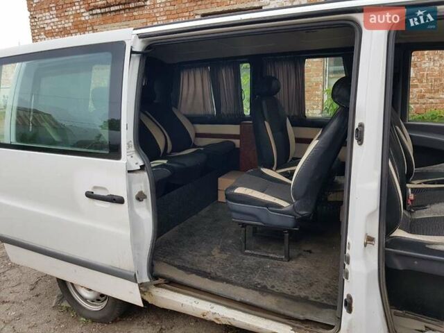 Білий Мерседес Віто, об'ємом двигуна 2.3 л та пробігом 300 тис. км за 2400 $, фото 4 на Automoto.ua