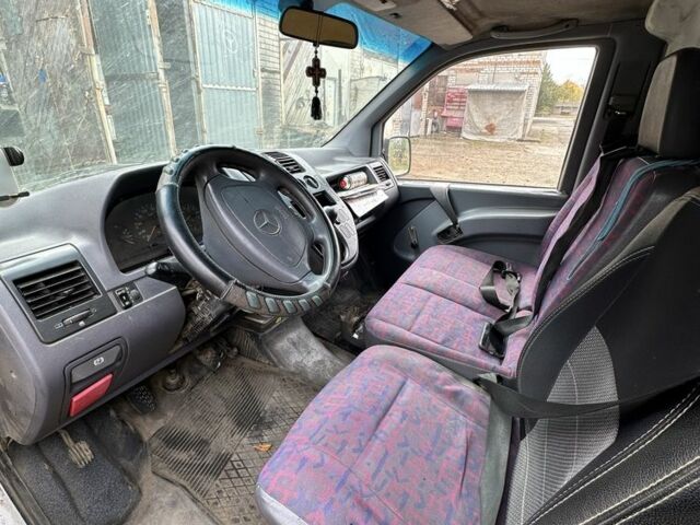 Белый Мерседес Вито, объемом двигателя 2.2 л и пробегом 350 тыс. км за 3300 $, фото 4 на Automoto.ua