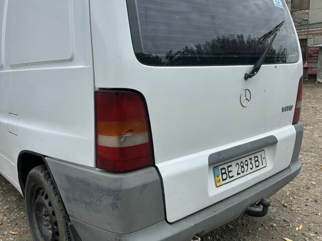 Белый Мерседес Вито, объемом двигателя 2.2 л и пробегом 350 тыс. км за 3300 $, фото 1 на Automoto.ua