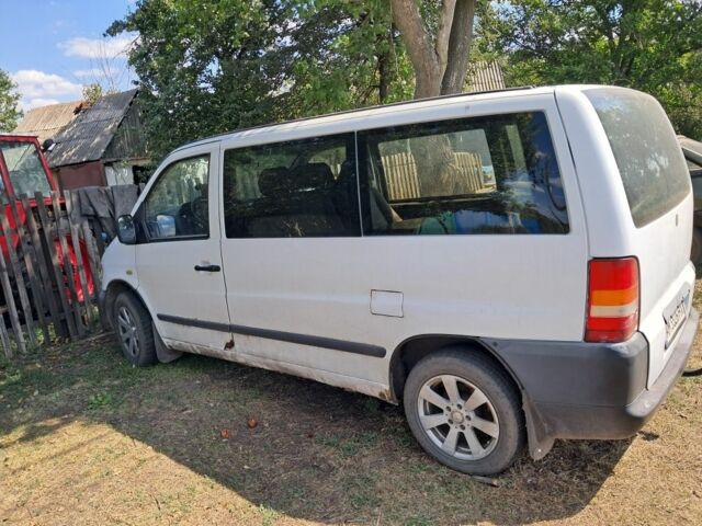 Белый Мерседес Вито, объемом двигателя 2.2 л и пробегом 400 тыс. км за 1700 $, фото 1 на Automoto.ua