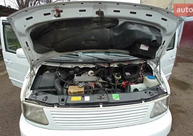Білий Мерседес Віто, об'ємом двигуна 2.3 л та пробігом 355 тис. км за 6800 $, фото 16 на Automoto.ua
