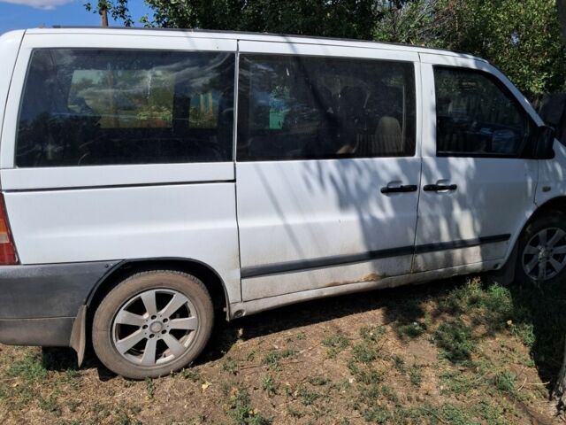 Белый Мерседес Вито, объемом двигателя 2.2 л и пробегом 400 тыс. км за 1700 $, фото 3 на Automoto.ua