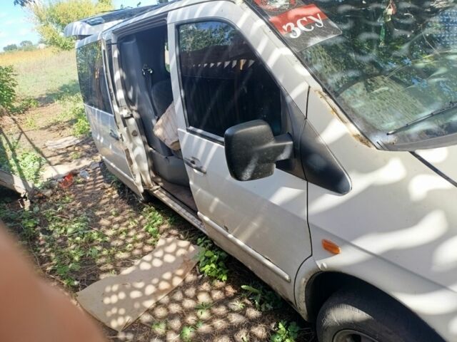 Белый Мерседес Вито, объемом двигателя 0 л и пробегом 300 тыс. км за 2000 $, фото 1 на Automoto.ua