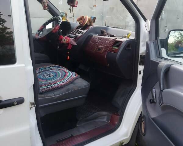 Белый Мерседес Вито, объемом двигателя 2.3 л и пробегом 550 тыс. км за 4300 $, фото 3 на Automoto.ua