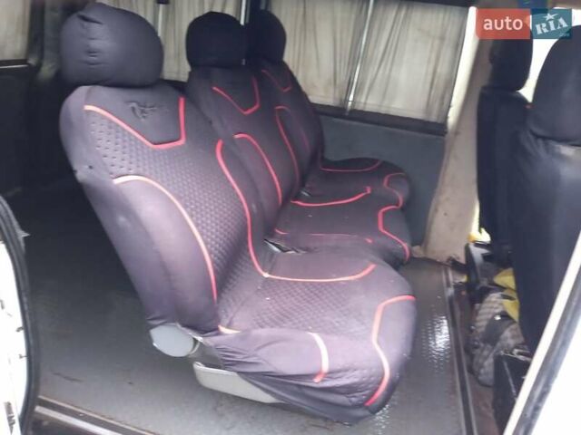 Белый Мерседес Вито, объемом двигателя 2.3 л и пробегом 300 тыс. км за 2500 $, фото 4 на Automoto.ua