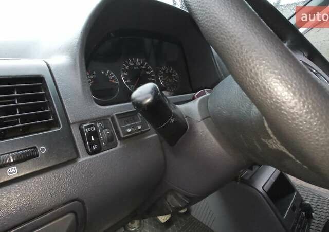 Білий Мерседес Віто, об'ємом двигуна 2.3 л та пробігом 355 тис. км за 6800 $, фото 19 на Automoto.ua