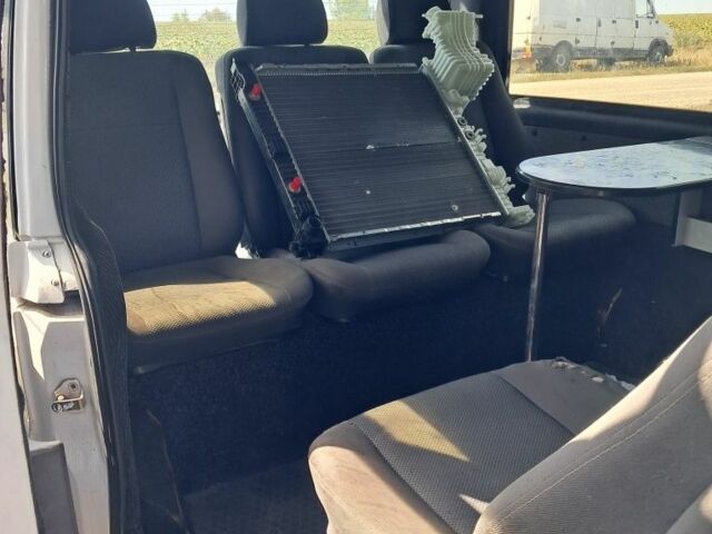 Белый Мерседес Вито, объемом двигателя 2.2 л и пробегом 400 тыс. км за 1700 $, фото 5 на Automoto.ua