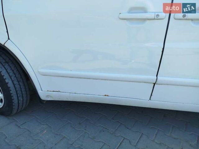 Белый Мерседес Вито, объемом двигателя 2.3 л и пробегом 388 тыс. км за 3500 $, фото 5 на Automoto.ua