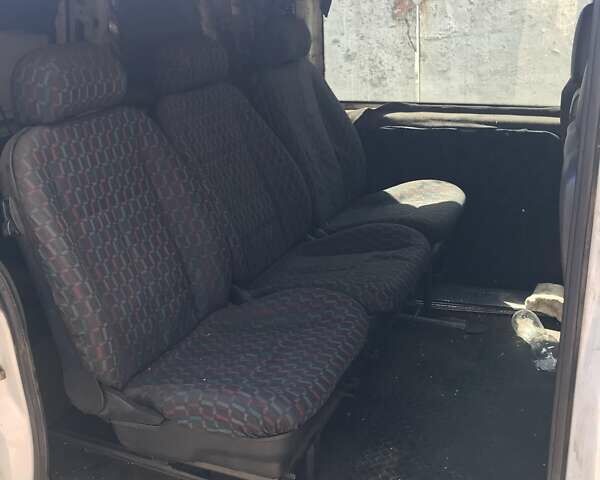 Белый Мерседес Вито, объемом двигателя 2.3 л и пробегом 283 тыс. км за 2732 $, фото 4 на Automoto.ua