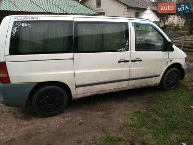 Белый Мерседес Вито, объемом двигателя 2.3 л и пробегом 300 тыс. км за 2500 $, фото 2 на Automoto.ua