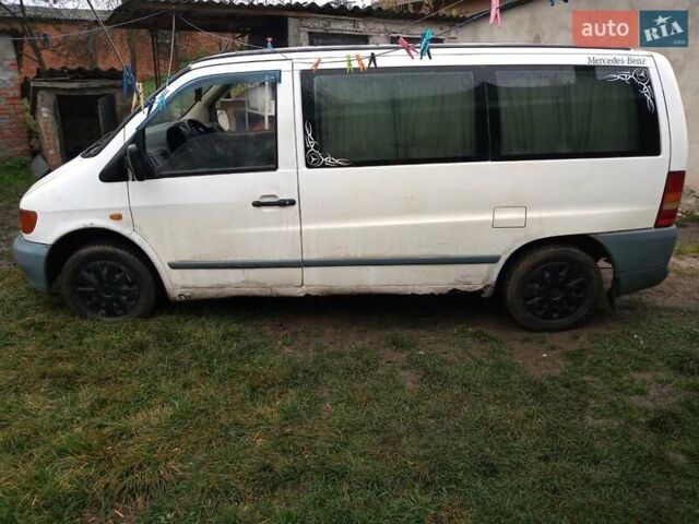 Белый Мерседес Вито, объемом двигателя 2.3 л и пробегом 300 тыс. км за 2500 $, фото 1 на Automoto.ua