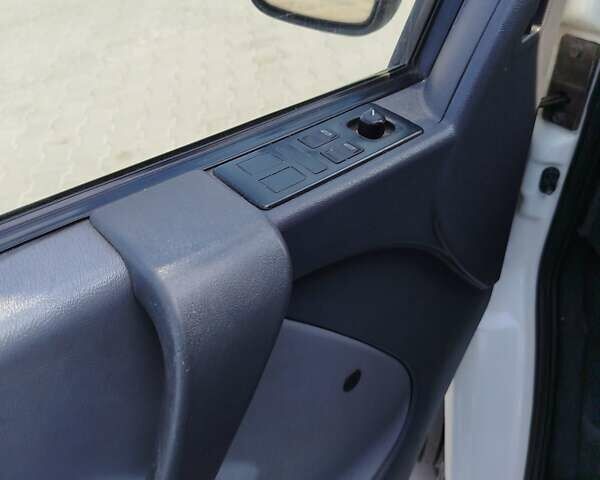 Білий Мерседес Віто, об'ємом двигуна 2.3 л та пробігом 487 тис. км за 5200 $, фото 16 на Automoto.ua