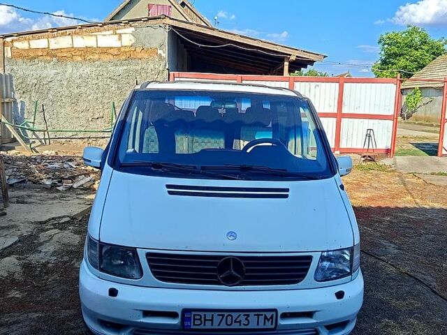 Белый Мерседес Вито, объемом двигателя 2.3 л и пробегом 300 тыс. км за 4270 $, фото 2 на Automoto.ua