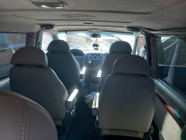 Белый Мерседес Вито, объемом двигателя 2.2 л и пробегом 360 тыс. км за 5000 $, фото 2 на Automoto.ua