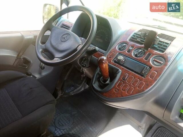 Белый Мерседес Вито, объемом двигателя 2.2 л и пробегом 475 тыс. км за 3800 $, фото 2 на Automoto.ua