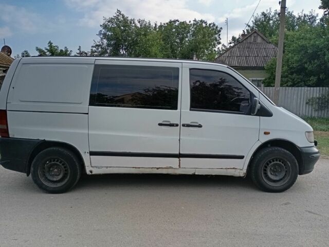 Белый Мерседес Вито, объемом двигателя 2.2 л и пробегом 70 тыс. км за 3083 $, фото 1 на Automoto.ua