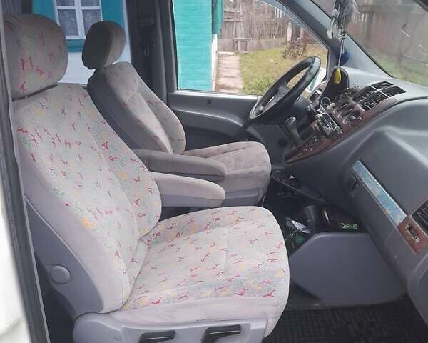 Белый Мерседес Вито, объемом двигателя 2.3 л и пробегом 405 тыс. км за 4500 $, фото 8 на Automoto.ua