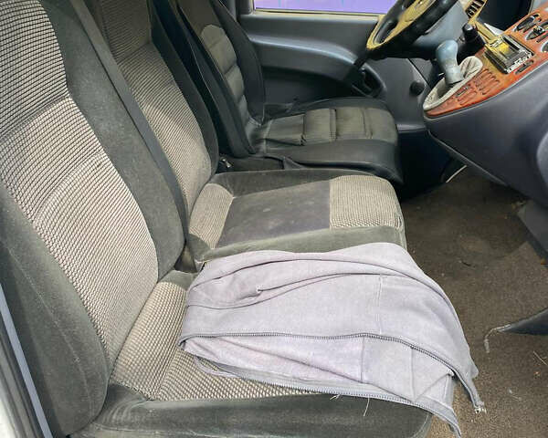 Білий Мерседес Віто, об'ємом двигуна 2.15 л та пробігом 350 тис. км за 4500 $, фото 8 на Automoto.ua