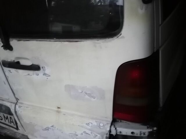 Білий Мерседес Віто, об'ємом двигуна 2.1 л та пробігом 3 тис. км за 2000 $, фото 3 на Automoto.ua