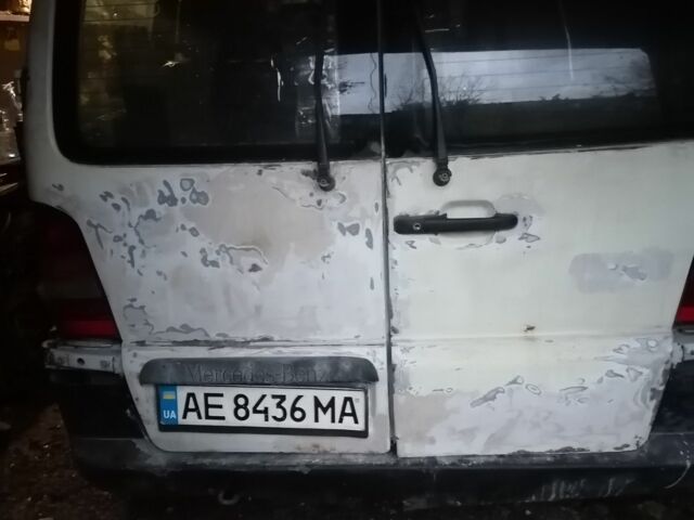 Білий Мерседес Віто, об'ємом двигуна 2.1 л та пробігом 3 тис. км за 2000 $, фото 4 на Automoto.ua