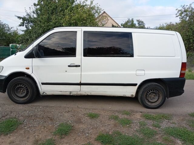 Белый Мерседес Вито, объемом двигателя 2.2 л и пробегом 70 тыс. км за 3083 $, фото 2 на Automoto.ua