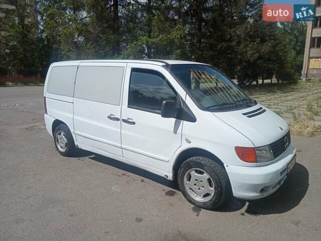 Белый Мерседес Вито, объемом двигателя 2.2 л и пробегом 475 тыс. км за 3800 $, фото 5 на Automoto.ua