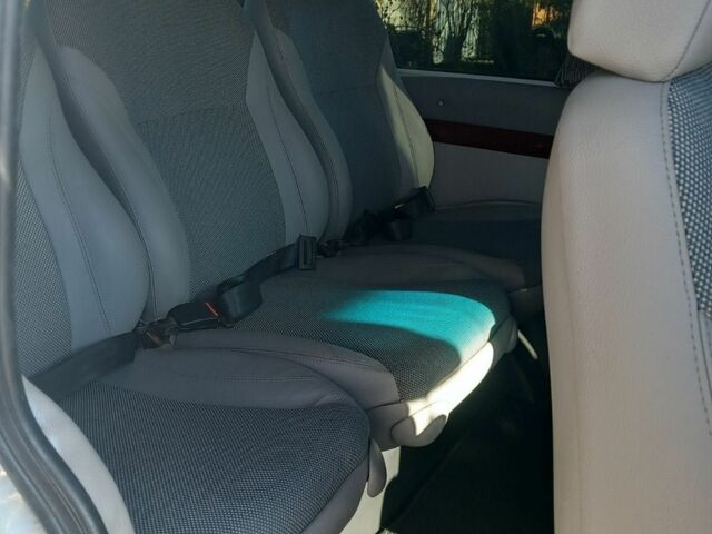 Белый Мерседес Вито, объемом двигателя 2.2 л и пробегом 360 тыс. км за 5000 $, фото 4 на Automoto.ua