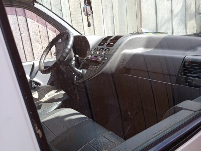 Белый Мерседес Вито, объемом двигателя 2.3 л и пробегом 2 тыс. км за 2700 $, фото 3 на Automoto.ua