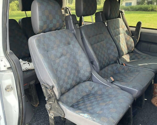 Белый Мерседес Вито, объемом двигателя 2.15 л и пробегом 357 тыс. км за 4950 $, фото 7 на Automoto.ua