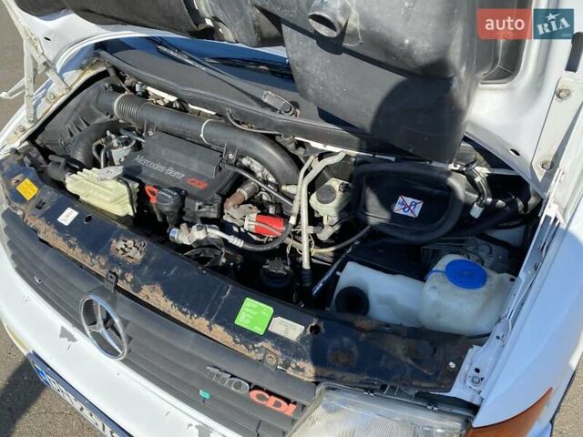 Білий Мерседес Віто, об'ємом двигуна 2.15 л та пробігом 274 тис. км за 4999 $, фото 20 на Automoto.ua