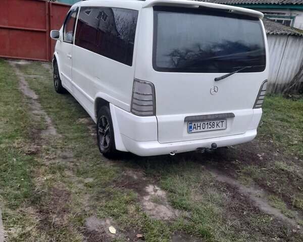 Белый Мерседес Вито, объемом двигателя 2.3 л и пробегом 405 тыс. км за 4500 $, фото 4 на Automoto.ua