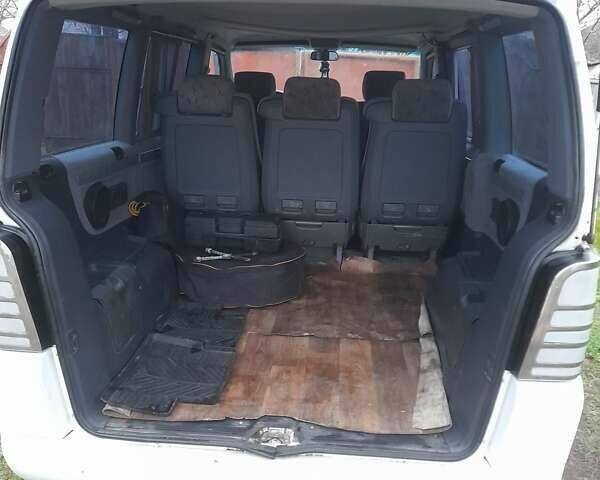 Белый Мерседес Вито, объемом двигателя 2.3 л и пробегом 405 тыс. км за 4500 $, фото 6 на Automoto.ua