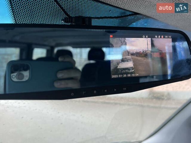 Белый Мерседес Вито, объемом двигателя 2.2 л и пробегом 500 тыс. км за 4700 $, фото 10 на Automoto.ua