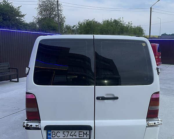 Белый Мерседес Вито, объемом двигателя 2.2 л и пробегом 324 тыс. км за 4800 $, фото 5 на Automoto.ua