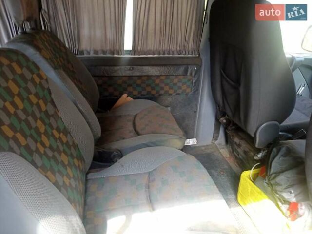 Белый Мерседес Вито, объемом двигателя 2.2 л и пробегом 475 тыс. км за 3800 $, фото 4 на Automoto.ua