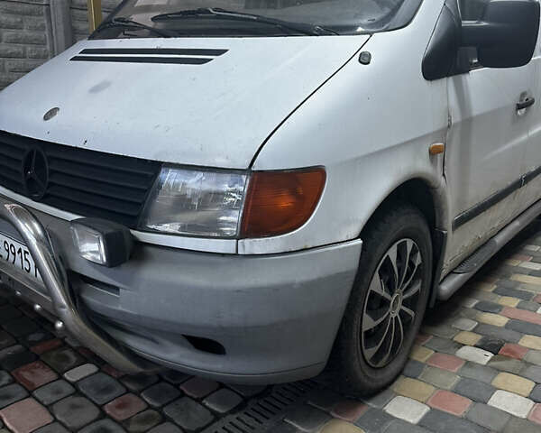 Білий Мерседес Віто, об'ємом двигуна 2.2 л та пробігом 400 тис. км за 2300 $, фото 1 на Automoto.ua