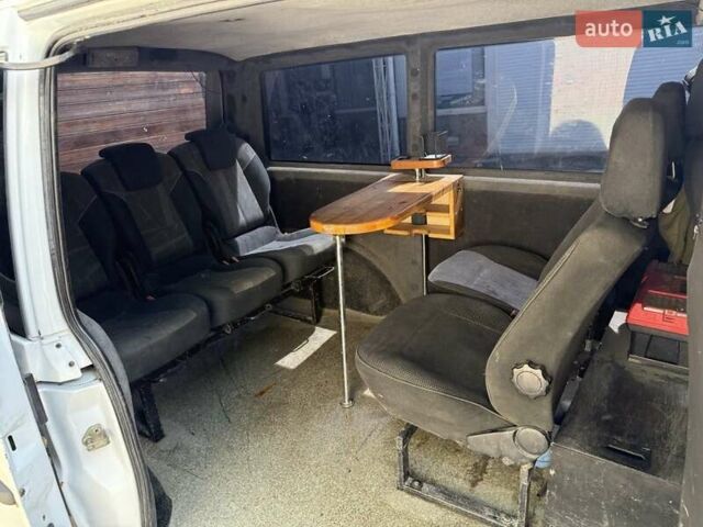 Белый Мерседес Вито, объемом двигателя 2.15 л и пробегом 425 тыс. км за 3700 $, фото 10 на Automoto.ua