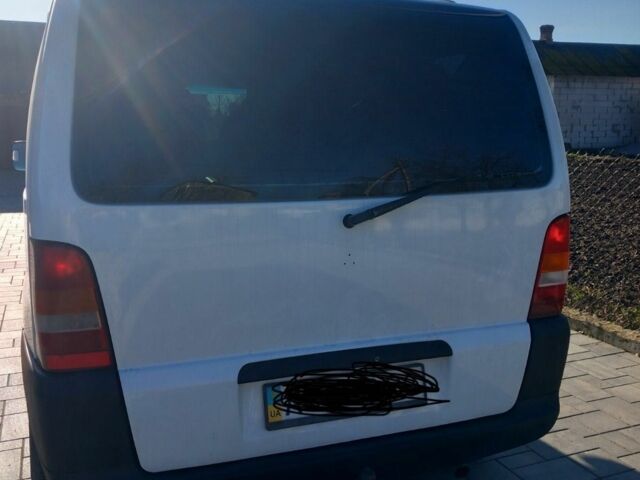 Белый Мерседес Вито, объемом двигателя 2.2 л и пробегом 360 тыс. км за 5000 $, фото 9 на Automoto.ua