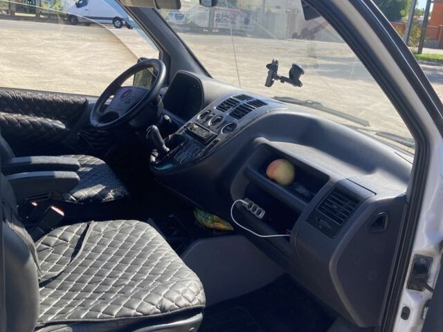 Белый Мерседес Вито, объемом двигателя 2.1 л и пробегом 380 тыс. км за 4300 $, фото 4 на Automoto.ua