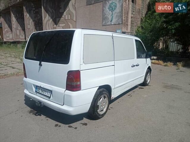 Белый Мерседес Вито, объемом двигателя 2.2 л и пробегом 475 тыс. км за 3800 $, фото 9 на Automoto.ua