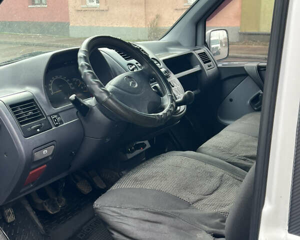 Белый Мерседес Вито, объемом двигателя 2.2 л и пробегом 500 тыс. км за 4700 $, фото 9 на Automoto.ua