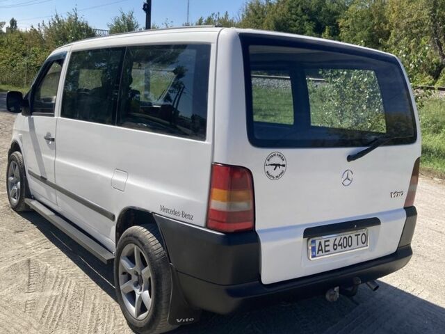 Белый Мерседес Вито, объемом двигателя 2.1 л и пробегом 380 тыс. км за 4300 $, фото 2 на Automoto.ua